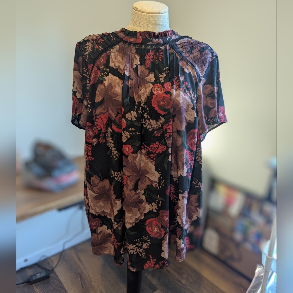 Torrid Womens Blouse Size 2 2X 18 20 Black Pink Purple Floral Flutter Sleeve Top